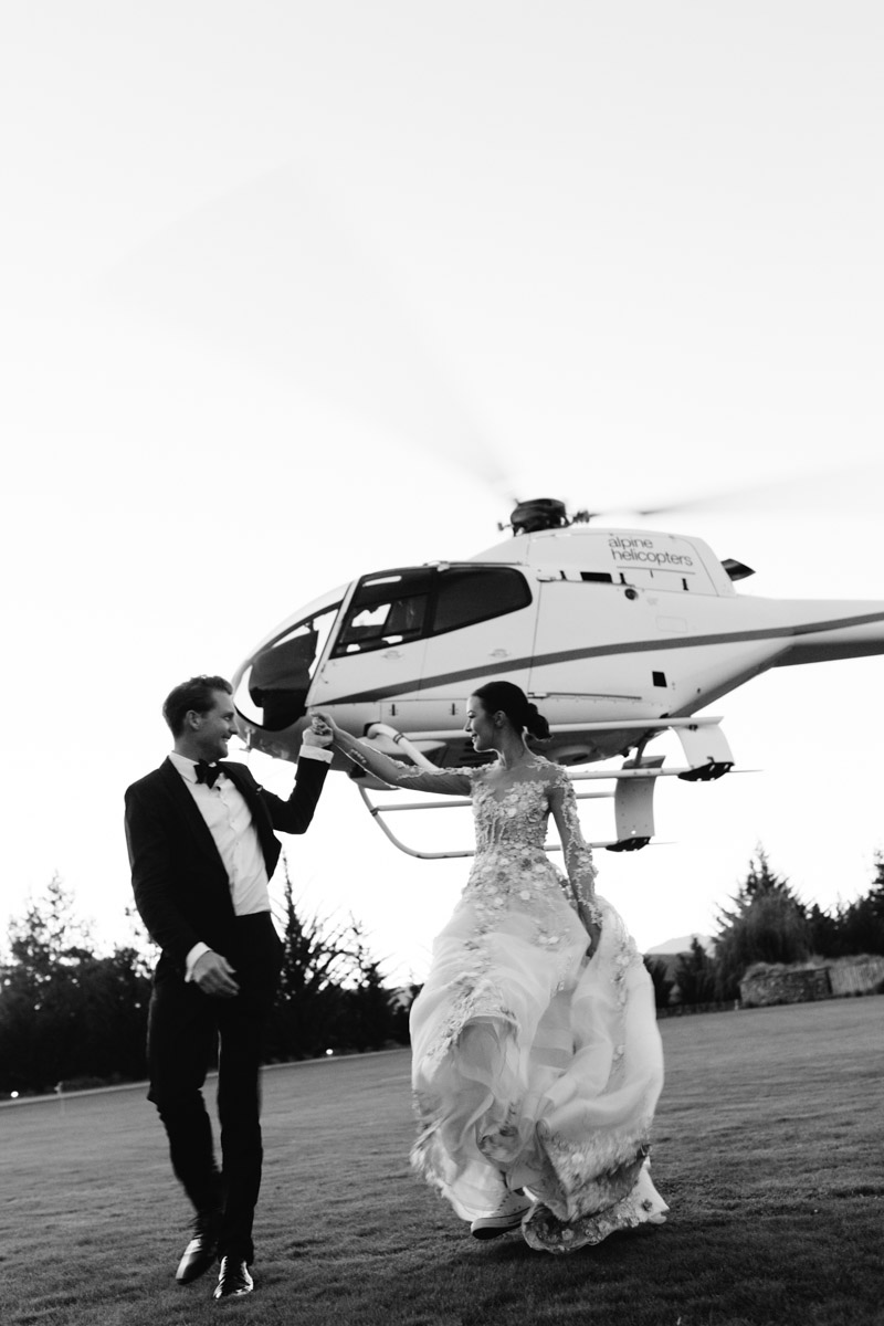 Horseshoe Bend Estate Wanaka wedding with bride and groom getting in their helicopter by Dawn Thomson Photography