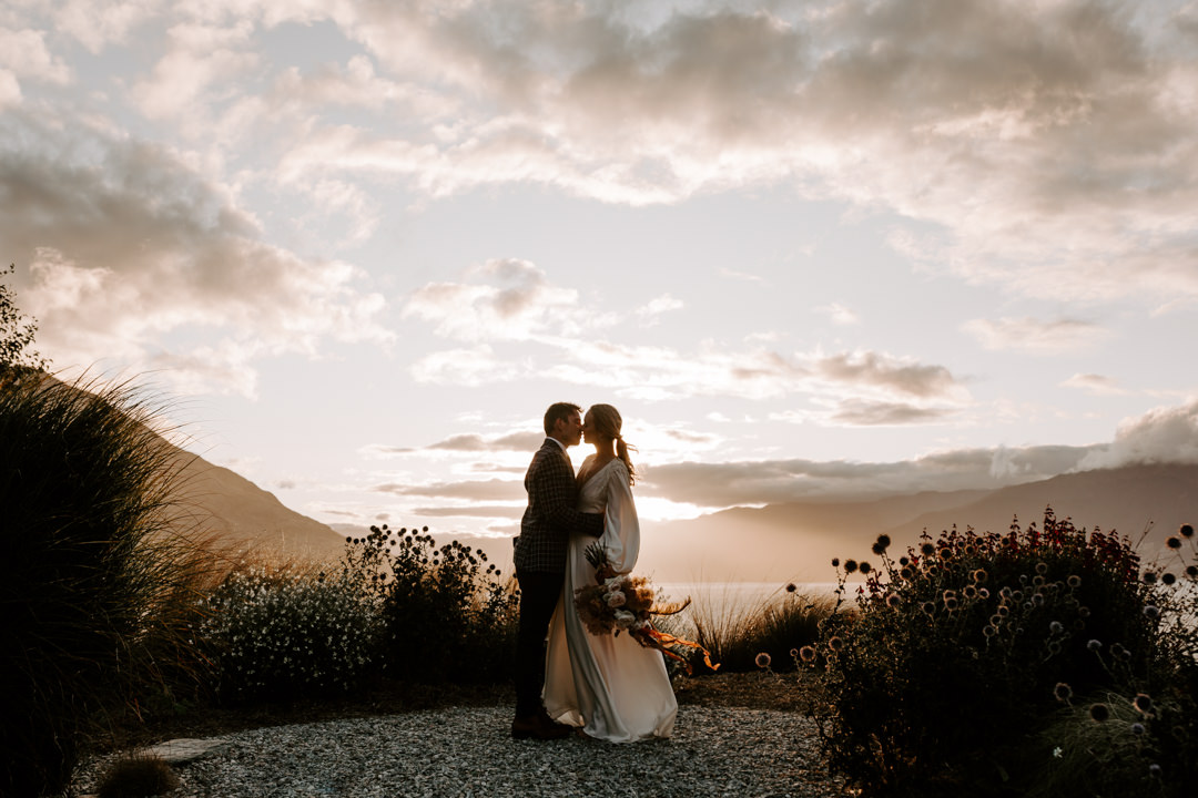 Sunset at Jacks Retreat romantic wedding venue in Queenstown New Zealand by The Lovers Elopement Co.